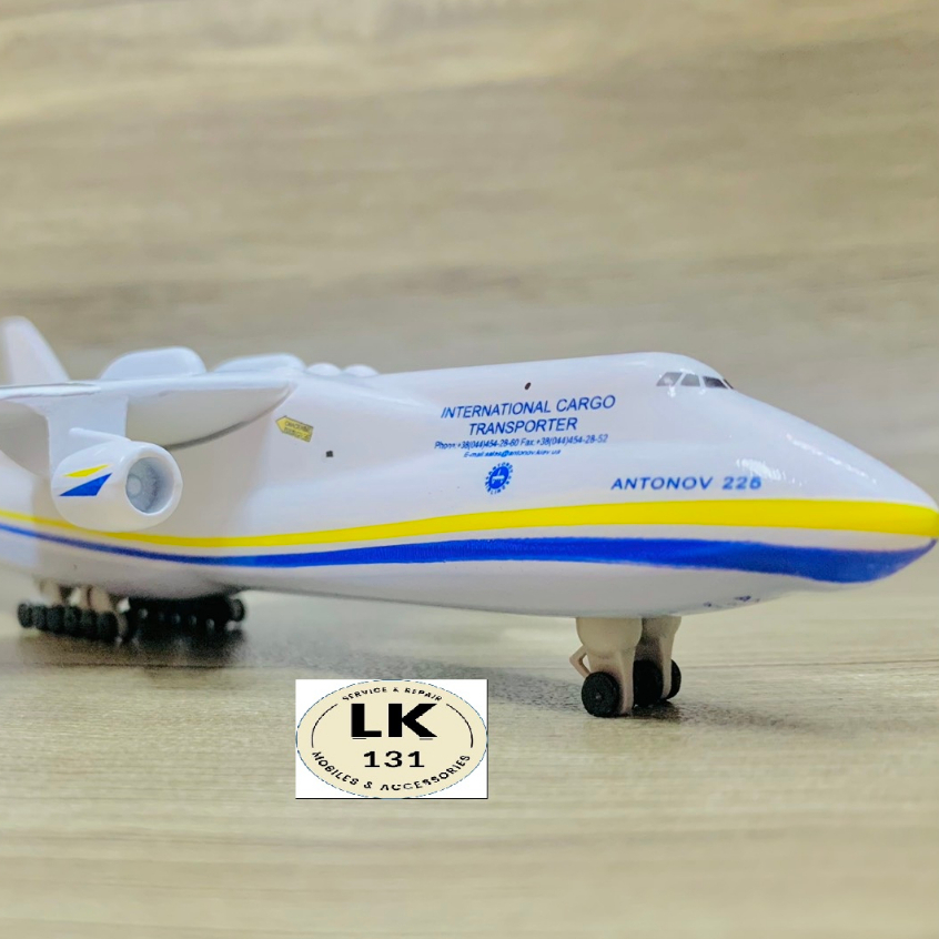 MÔ HÌNH MÁY BAY VẬN TẢI ANTONOV AN-225 CAO CẤP 20CM CÓ BÁNH XE KÈM ĐẾ TRƯNG BÀY