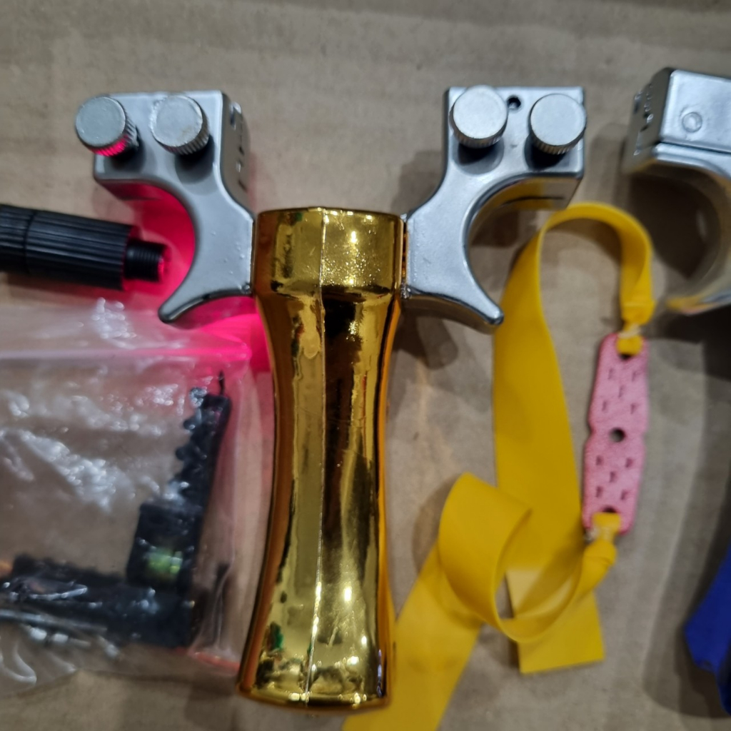 Ná cao su nhựa đặc super tặng laze kèm dây và quà tặng