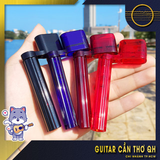 Tay quay thay dây đàn guitar