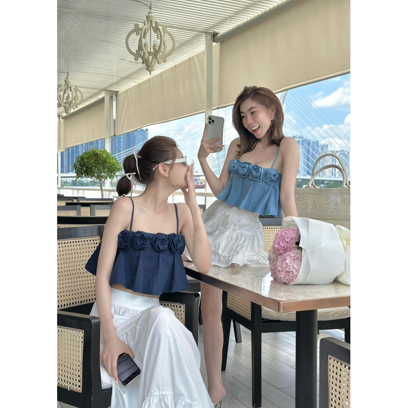 SET ÁO JEAN DENIM ĐÍNH HOA NGỰC 2 DÂY KÈM CHÂN VÁY TRẮNG