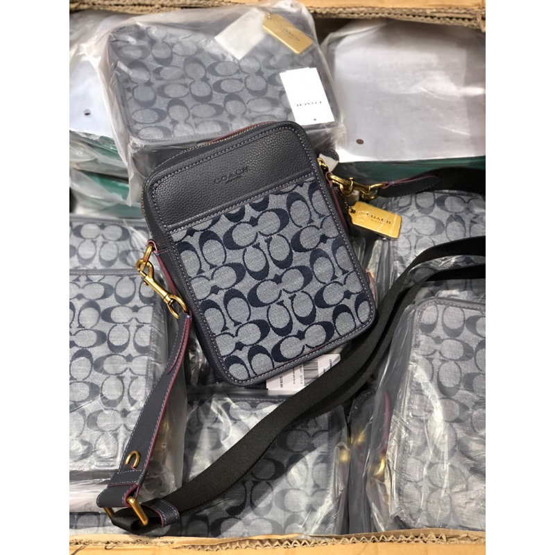 Túi đeo chéo dáng phone đứng Coach Sullivan 4 màu