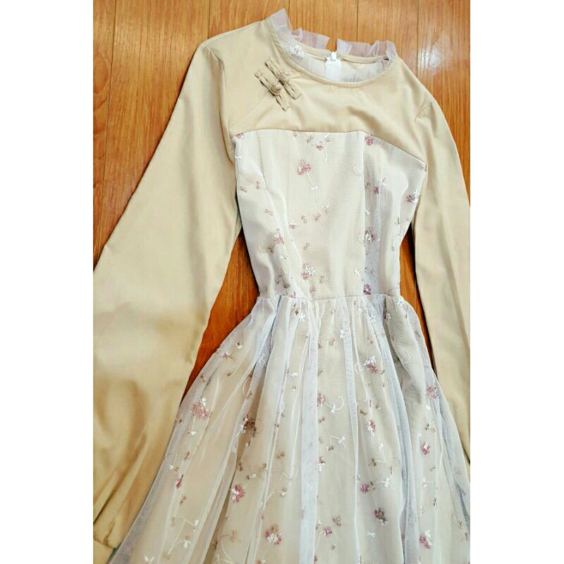 Đầm thu đông thêu hoa sz S