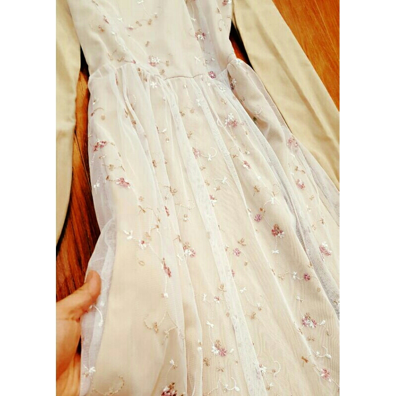 Đầm thu đông thêu hoa sz S