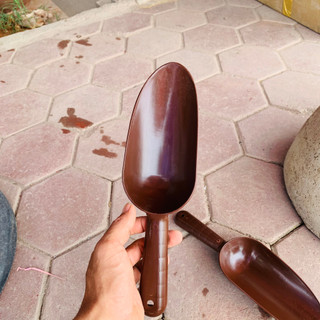 Xẻng nhựa xúc đất, cát, đồ khô