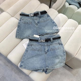 Chân váy jeans dáng chữ A dập nổi chữ miumiu Váy bò có 2 túi trước may chìm có nót trong không nộ