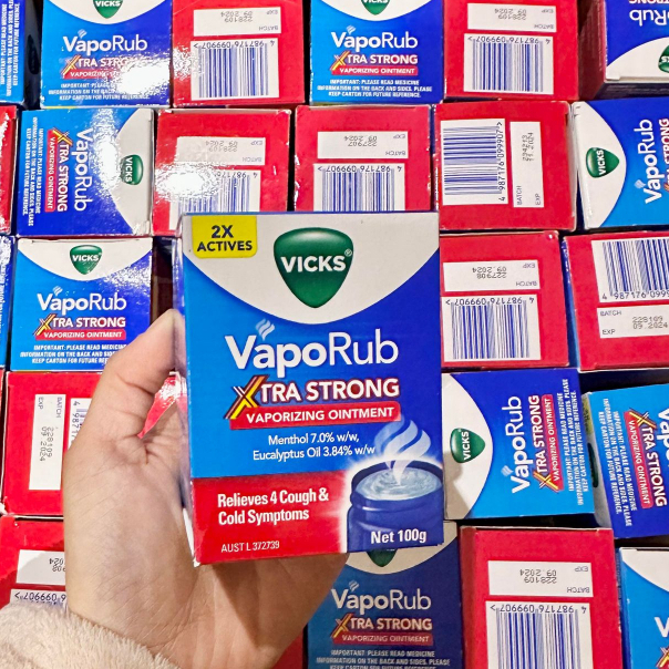 Dầu bôi ấm ngực giảm ho Vicks Vapourub Extra Strong 100g Úc