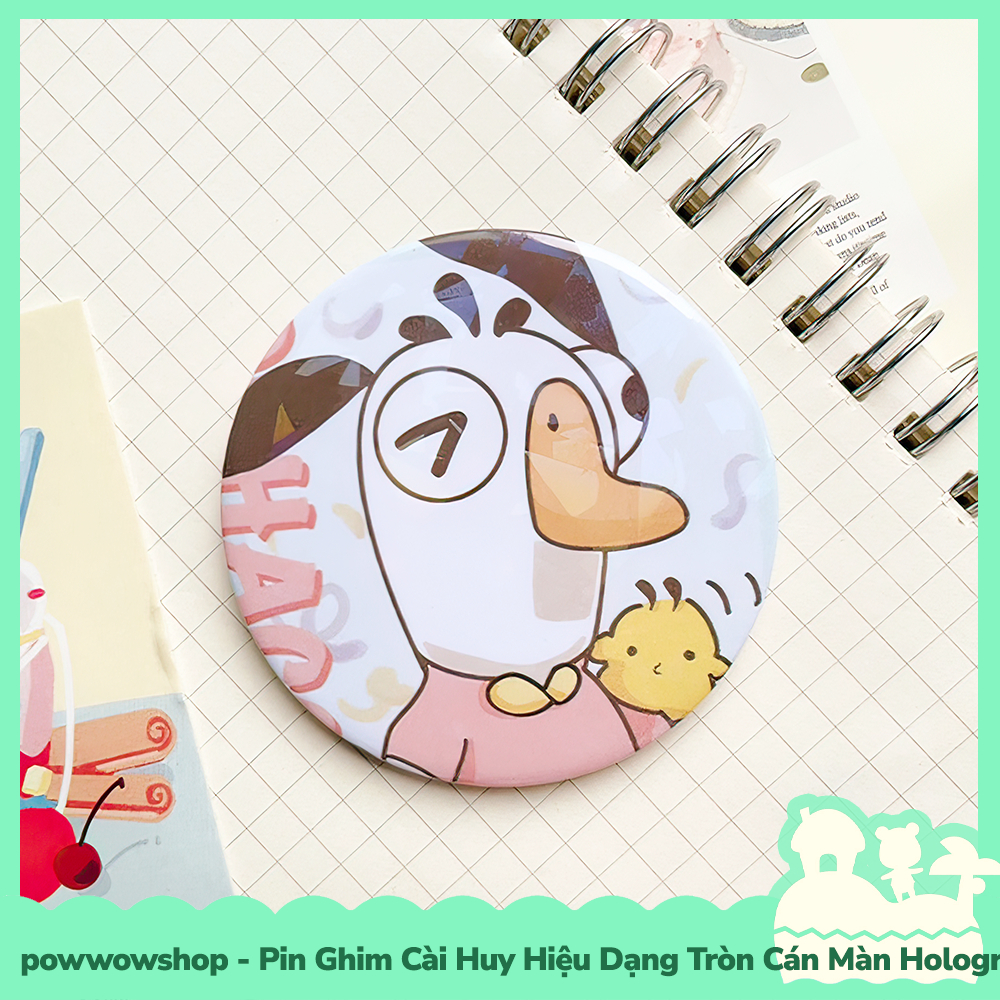 Huy Hiệu Pin Ghim Dạng Tròn 58mm Cài Áo / Túi / Balo Màn Hologram Vịt Duck Cosplay Sanrio Vui Nhộn