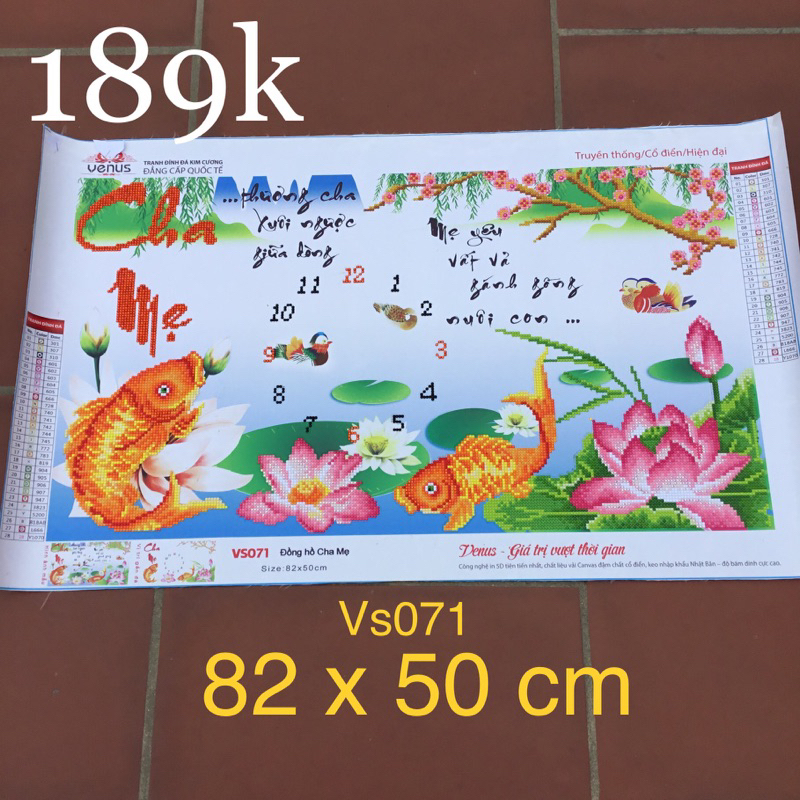 Tranh đính đá thành phẩm Cha Mẹ đồng hồ cá chép hoa sen Vs071