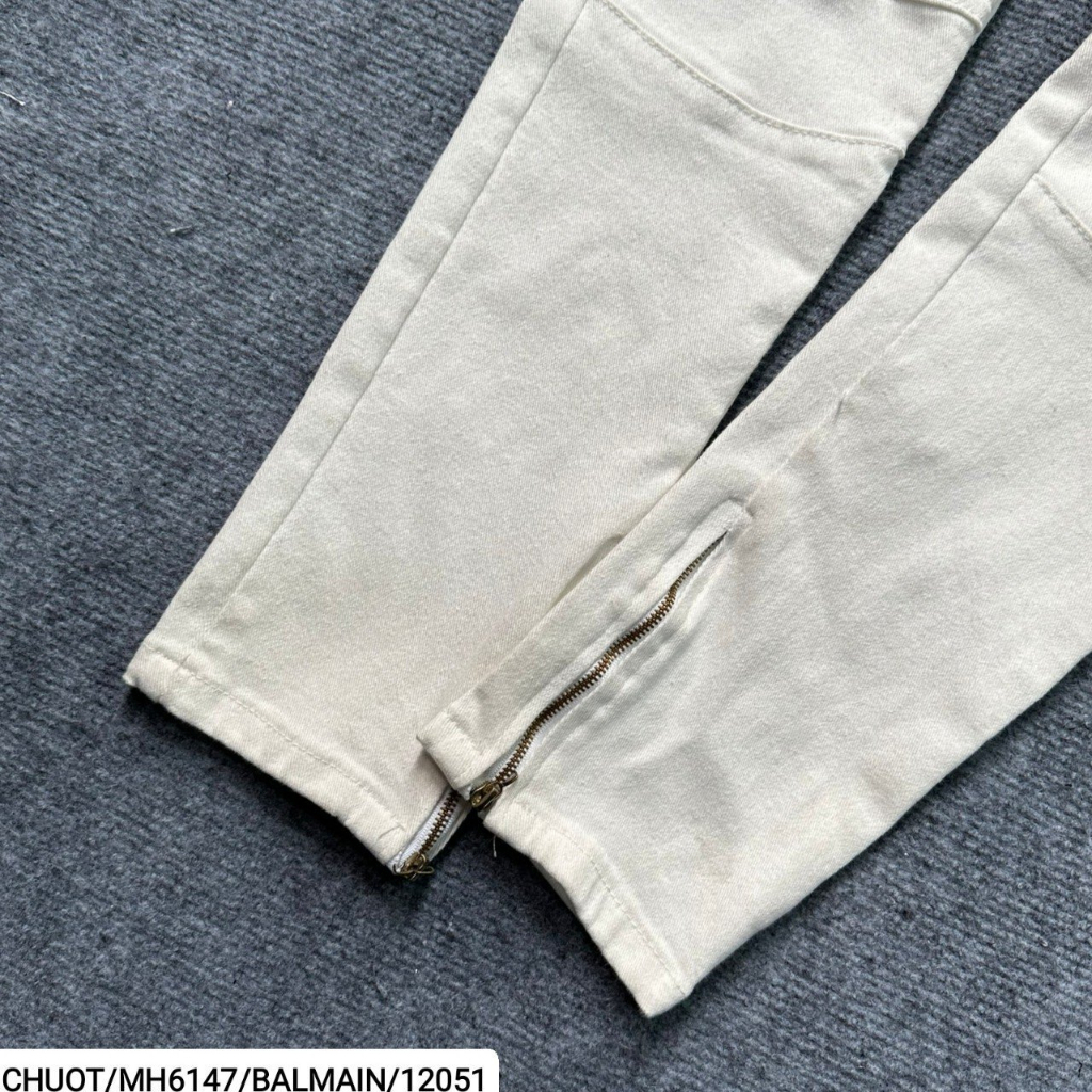 Quần BALMAIN Trắng Nhăn Đùi phối thêu khoá zip đùi Quần bò trắng vá da phong cách hàng Super