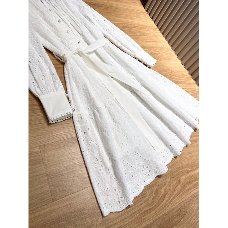 Váy ren tay dài bồng