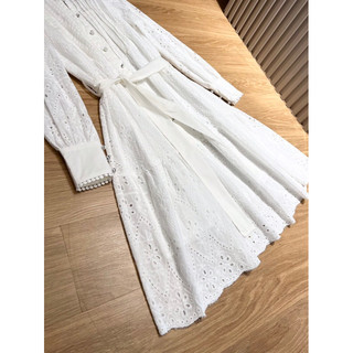 Váy ren tay dài bồng