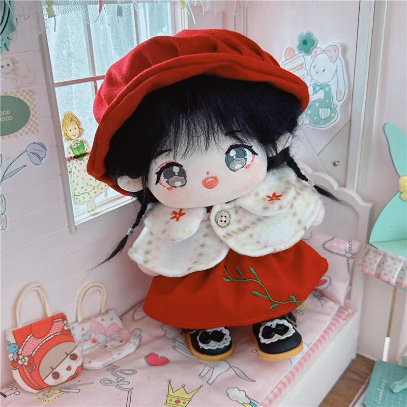 Outfit Đầm và áo choàng cổ đỏ kèm nón
