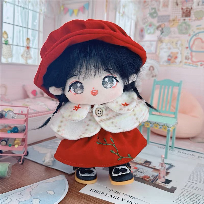 Outfit Đầm và áo choàng cổ đỏ kèm nón