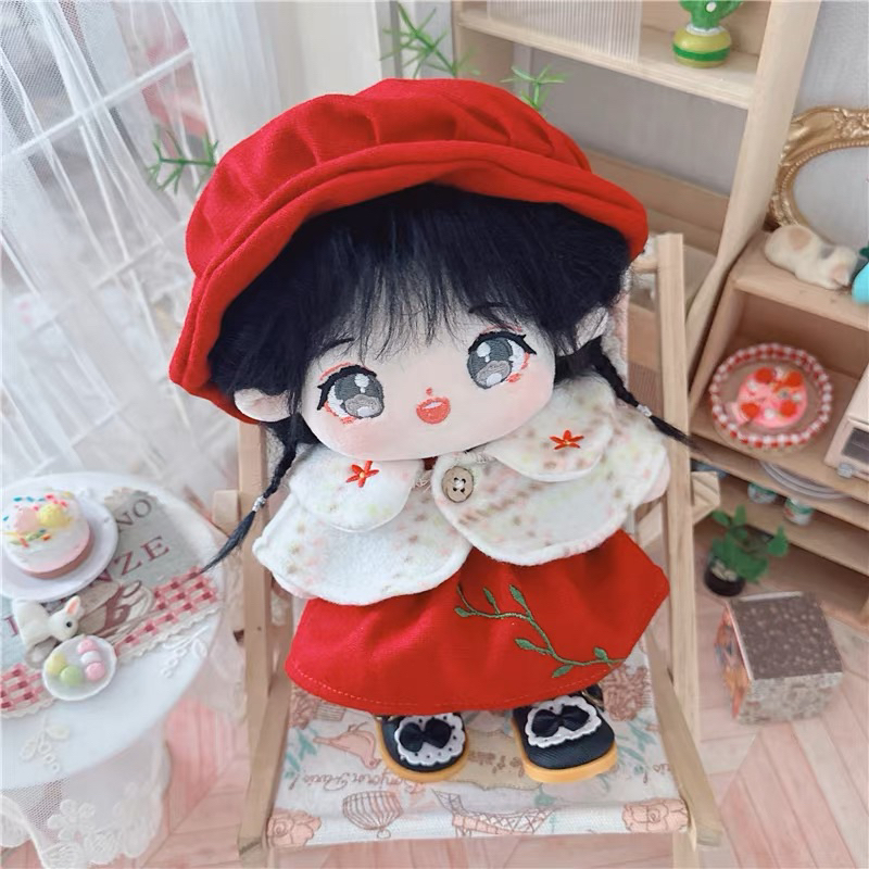 Outfit Đầm và áo choàng cổ đỏ kèm nón
