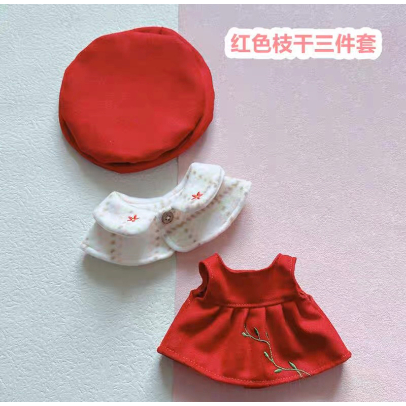 Outfit Đầm và áo choàng cổ đỏ kèm nón