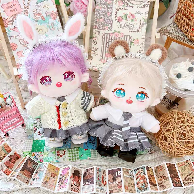 Outfit học sinh gồm áo và chân váy tennis