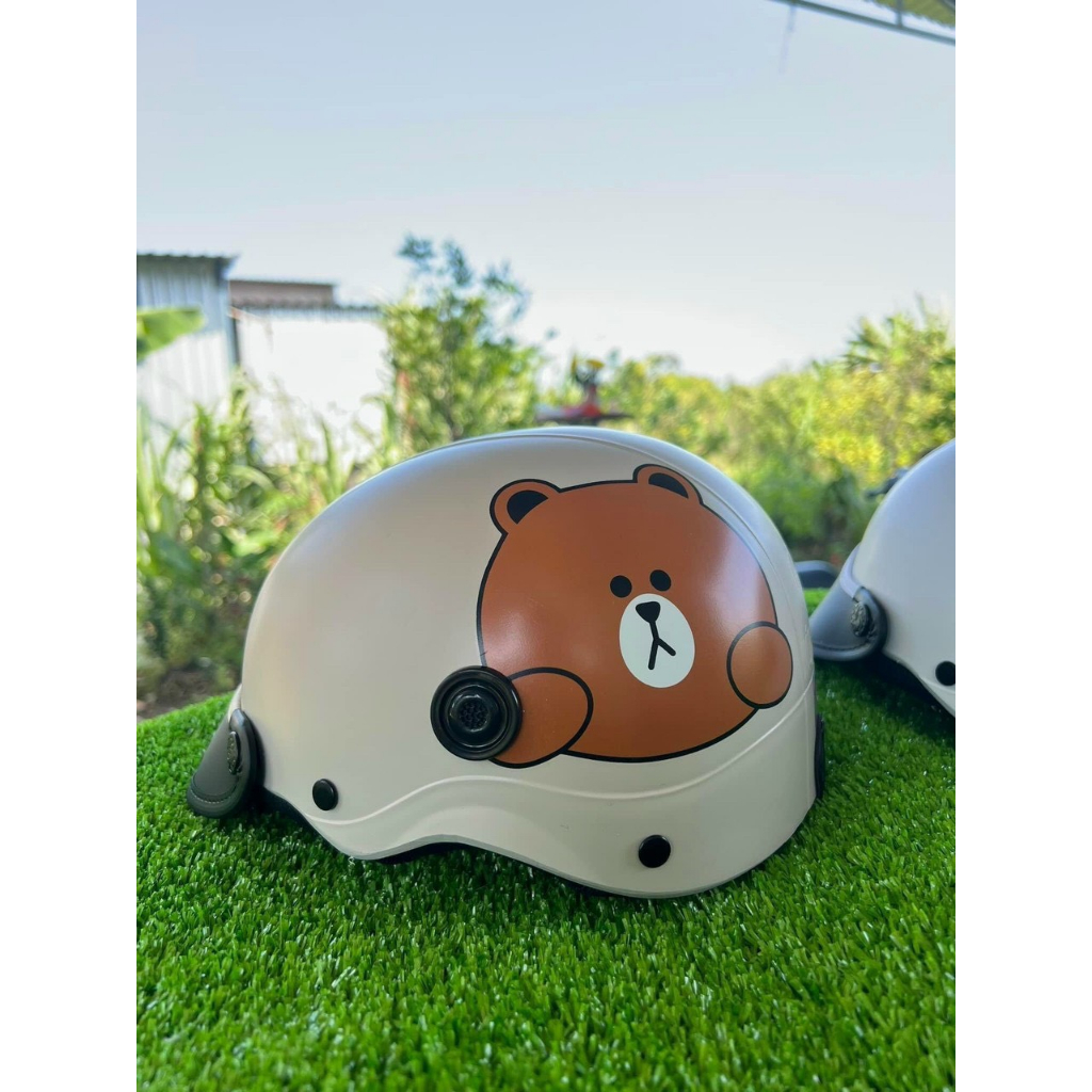Nón bảo hiểm in hình stick gấu nâu gấu dâu đáng yêu bền rẻ đẹp giá học sinh - NS hình gấu
