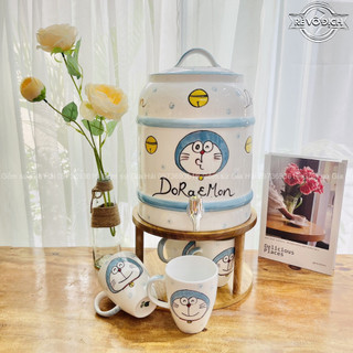 Bình nước dáng trụ, bộ bình đựng nước hoạ tiết vẽ tay doraemon decor dễ thương cốc uống nước sứ bát tràng