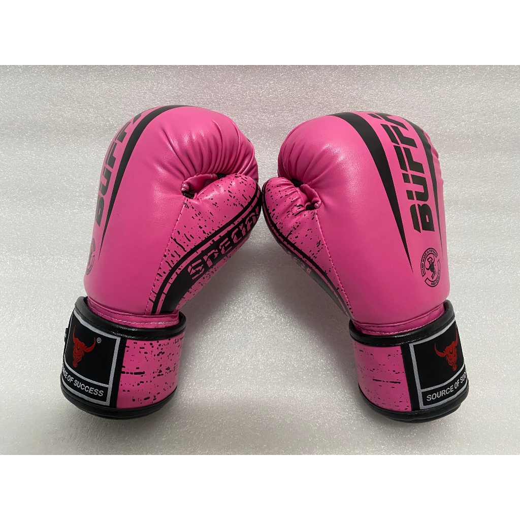 Găng Boxing màu Hồng có 3 size lõi đúc định hình cao su non êm bảo vệ tối đa tặng kèm túi xách