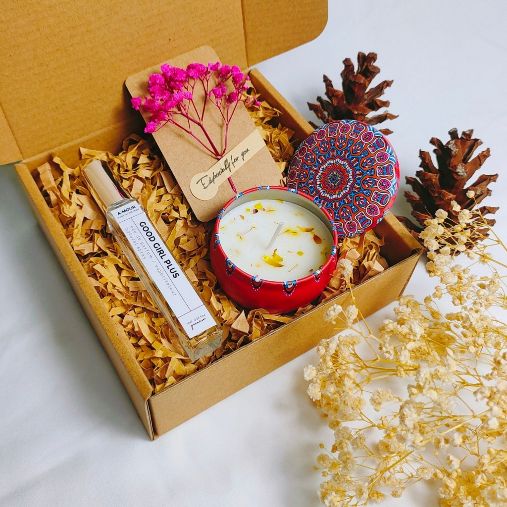 Set quà nến thơm, nước hoa làm quà sinh nhật cho nữ, quà tặng nữ kèm túi