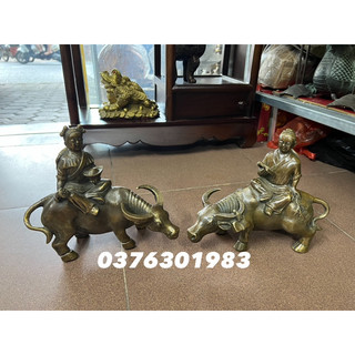 Trẻ cưỡi trâu bằng đồng màu nâu giả cổ