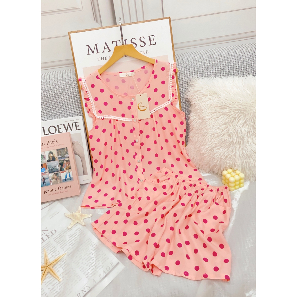 Bộ đồ mặc nhà Chillwear, set đồ ngủ lanh cao cấp dáng áo gile quần đùi họa tiết chấm bi phối viền ren cổ vuông