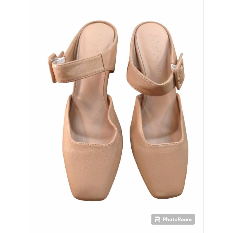 Giày đế vuông màu kem  89k , 90k ,95k , 98k , 93k