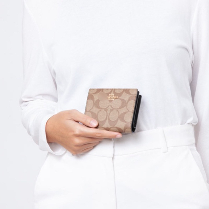 Ví coach snap nắp gập