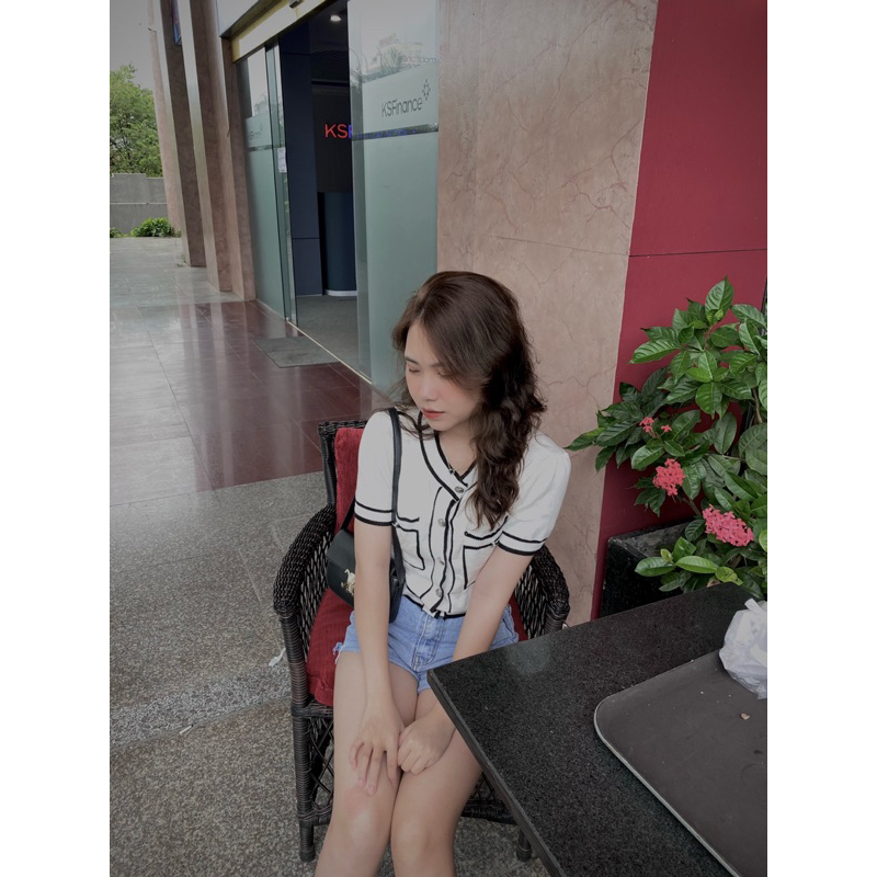 Pass áo crt trắng