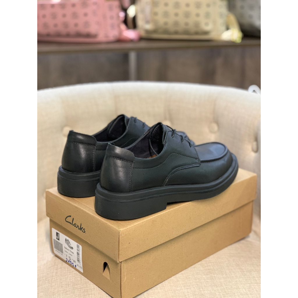 GA556 - Giày Da Nam Clarks Cột Dây Với Thiết Kế Basic Lịch Lãm Cùng Tone Màu Đen - Full Box - SAUVUIVE