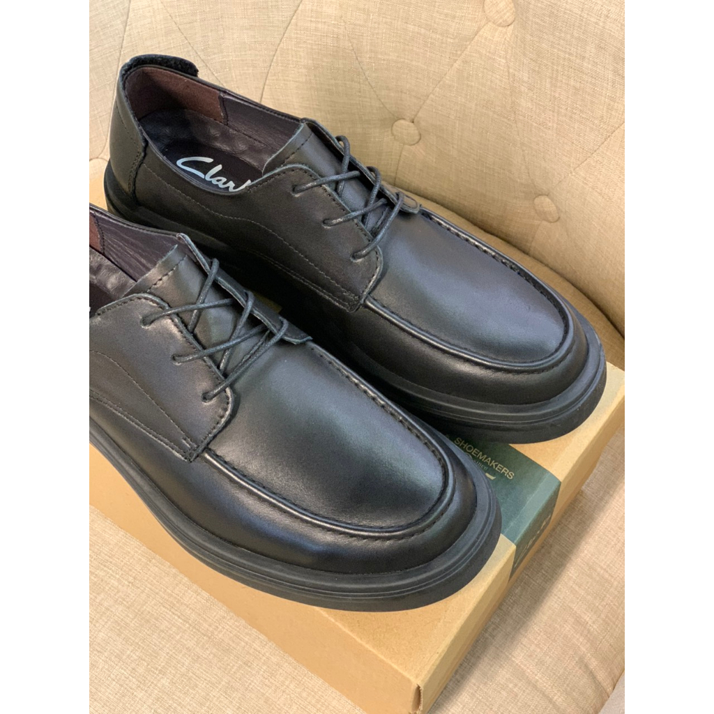 GA556 - Giày Da Nam Clarks Cột Dây Với Thiết Kế Basic Lịch Lãm Cùng Tone Màu Đen - Full Box - SAUVUIVE