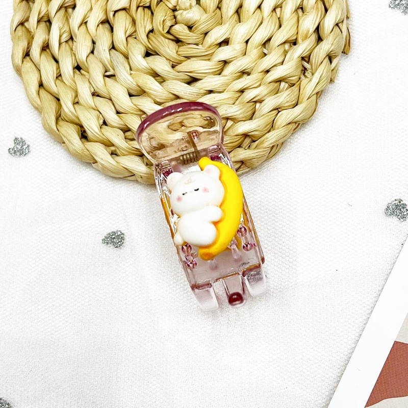 Kẹp tóc càng cua 3 răng hình gấu ôm trái cây