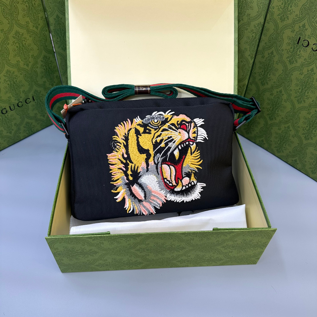 Túi đeo chéo Gucci Canvas Belt Bag họa tiết mặt hổ thêu fullbox bill thẻ LA on web