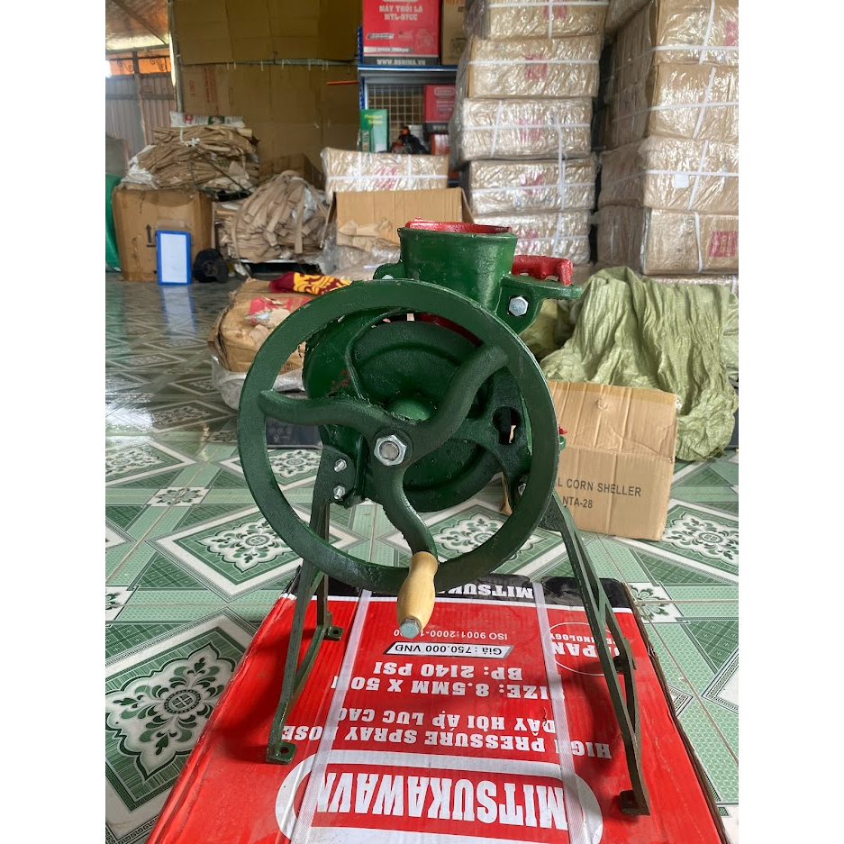 Máy Tách Hạt Ngô Quay Tay Có Vòng Bi Hỗ Trợ Lực Và Bánh Xe Giúp Quay Dễ Dàng Hơn