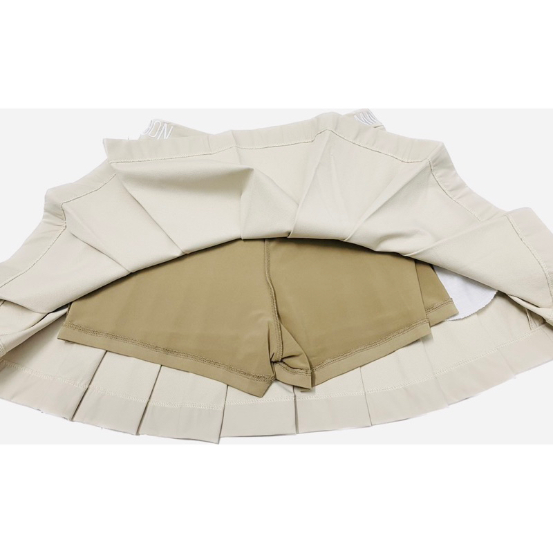 Chân váy golf xếp ly chữ thêu nổi sang trọng. Chân váy golf, tennis cao cấp