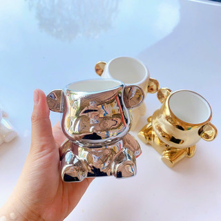 Cốc cắm cọ hình gấu bearbrick