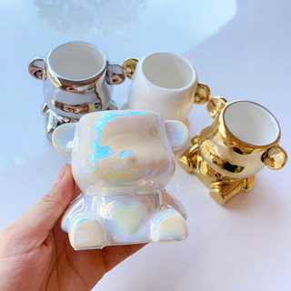 Cốc cắm cọ hình gấu bearbrick