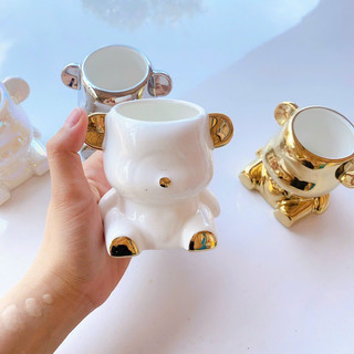 Cốc cắm cọ hình gấu bearbrick