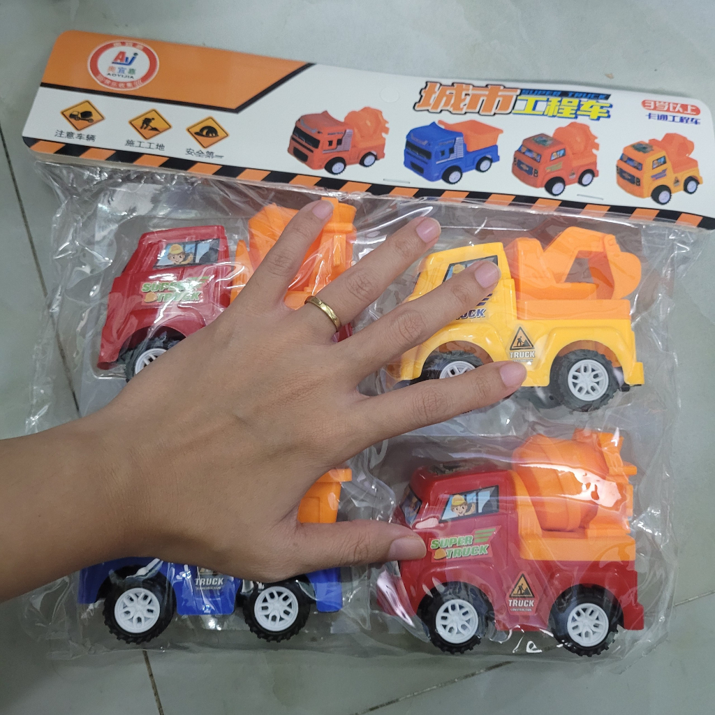 Đồ chơi vỉ xe công trình 4 chiếc xe: Giúp bé vận động, sáng tạo và học hỏi 🚜🏗️