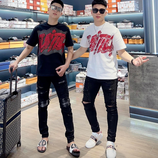 Áo thun tay lỡ unisex LV kim tuyến in to ngang ngực với phong cách hàn quốc Form rộng - hot!hot!hot!