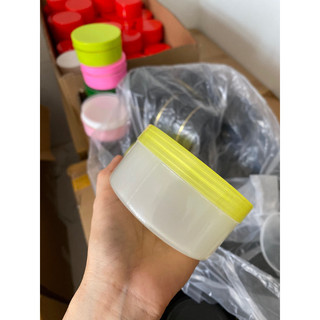 Hủ đựng kem body 250gr màu trắng nắp vàng