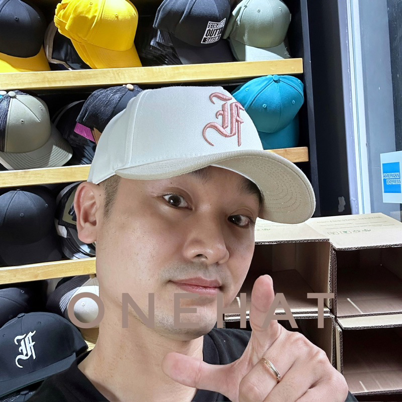 Nón Lưỡi Trai Fom Vuông Trucker logo chữ F thêu nổi 3D vải trắng kem chất lượng cao Brand One Hat