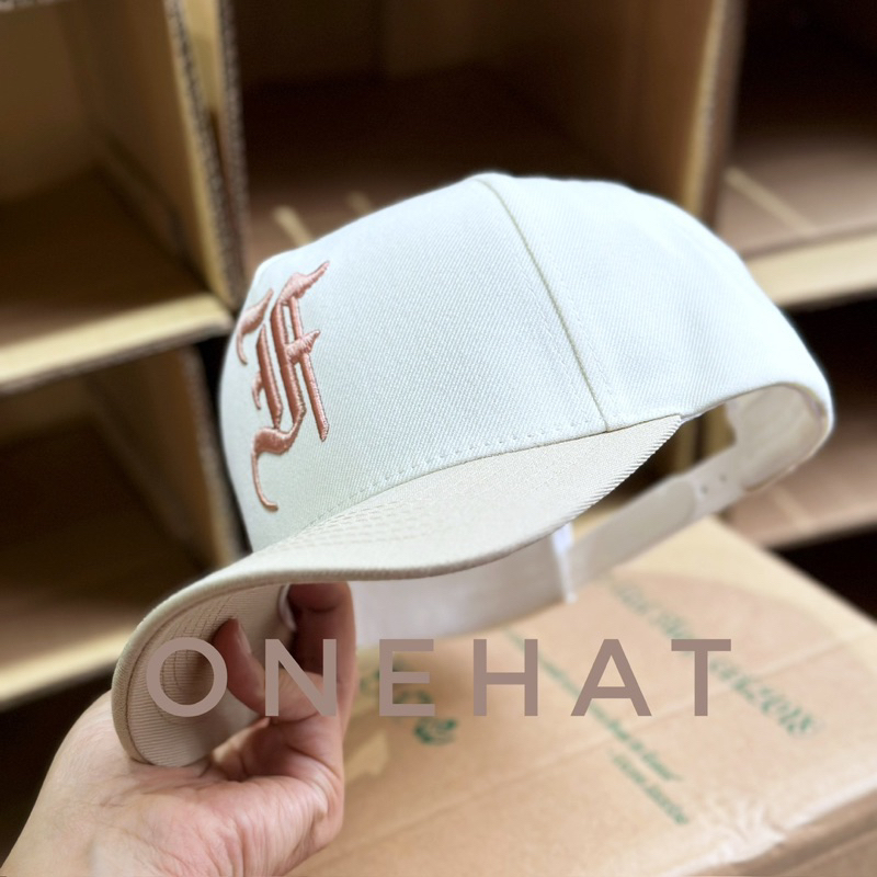 Nón Lưỡi Trai Fom Vuông Trucker logo chữ F thêu nổi 3D vải trắng kem chất lượng cao Brand One Hat