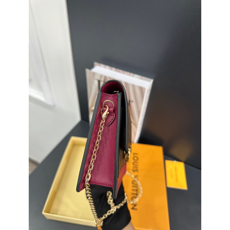 Móc khoá L V fullbox