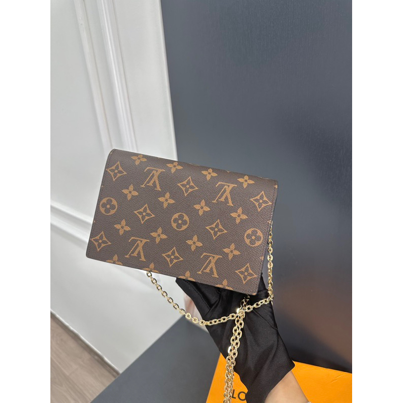 Móc khoá L V fullbox