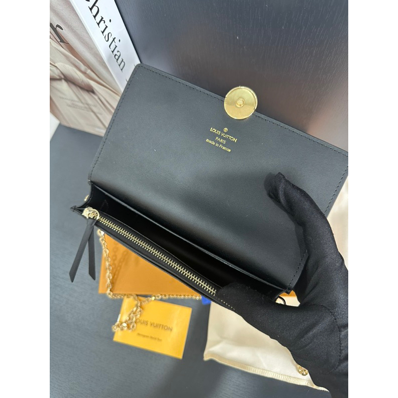 Móc khoá L V fullbox