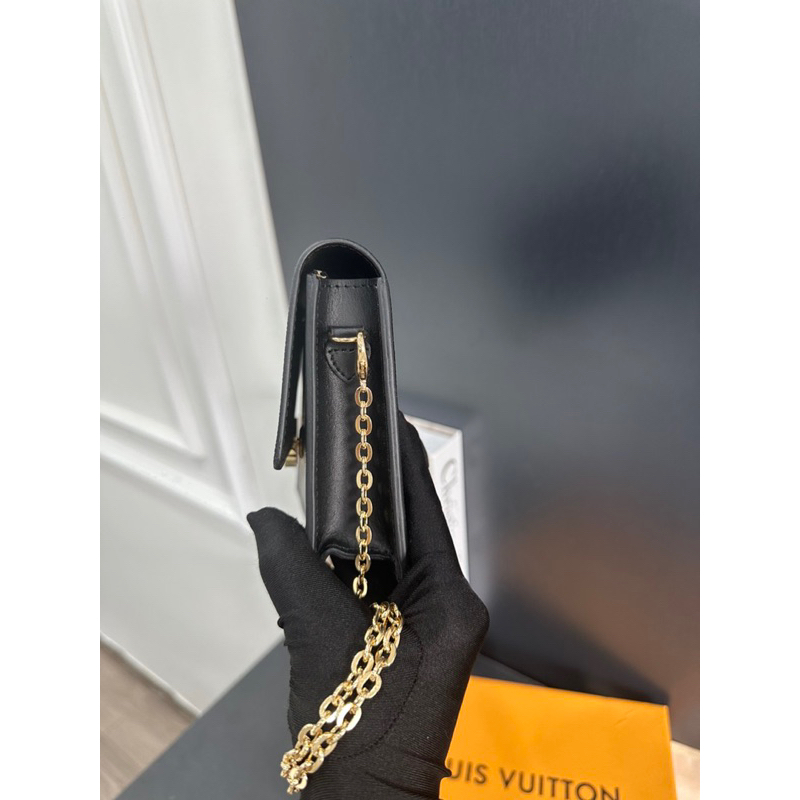 Móc khoá L V fullbox