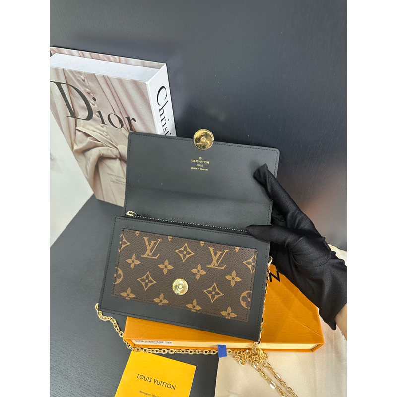 Móc khoá L V fullbox