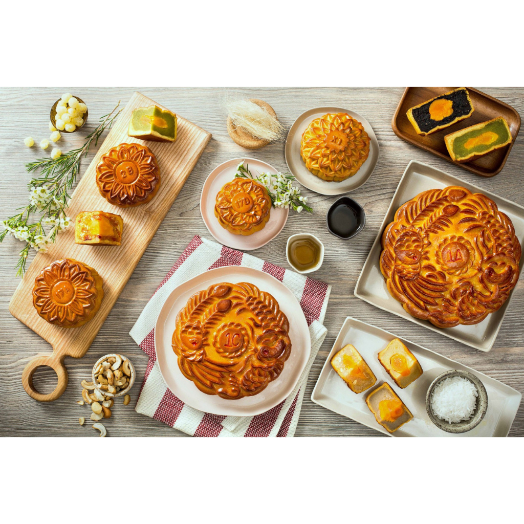 Bánh trung thu Givral trọng lượng 600g ( thập cẩm đặc biệt 4 trứng)