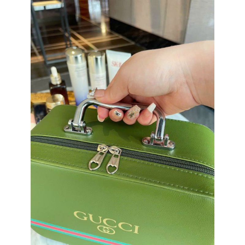 Cốp đựng mỹ phẩm Gucci kèm gương nhỏ màu xanh siêu Sang  B3-105